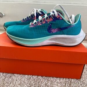 Nike Pegasus 37 Sneakers with Air Zoom Cushioning Tropical Print